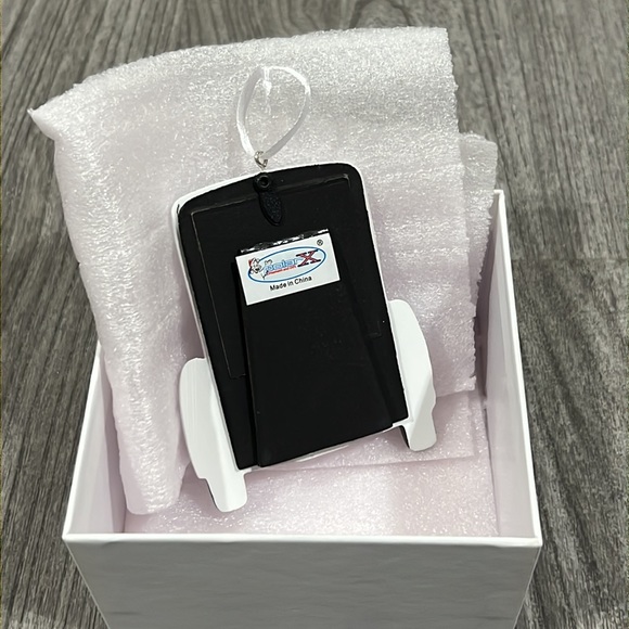 NEW White “Just Married” Photo Frame Car Ornament - Picture 4 of 6